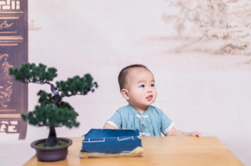 舟山怀孕肚子中间凹两边凸